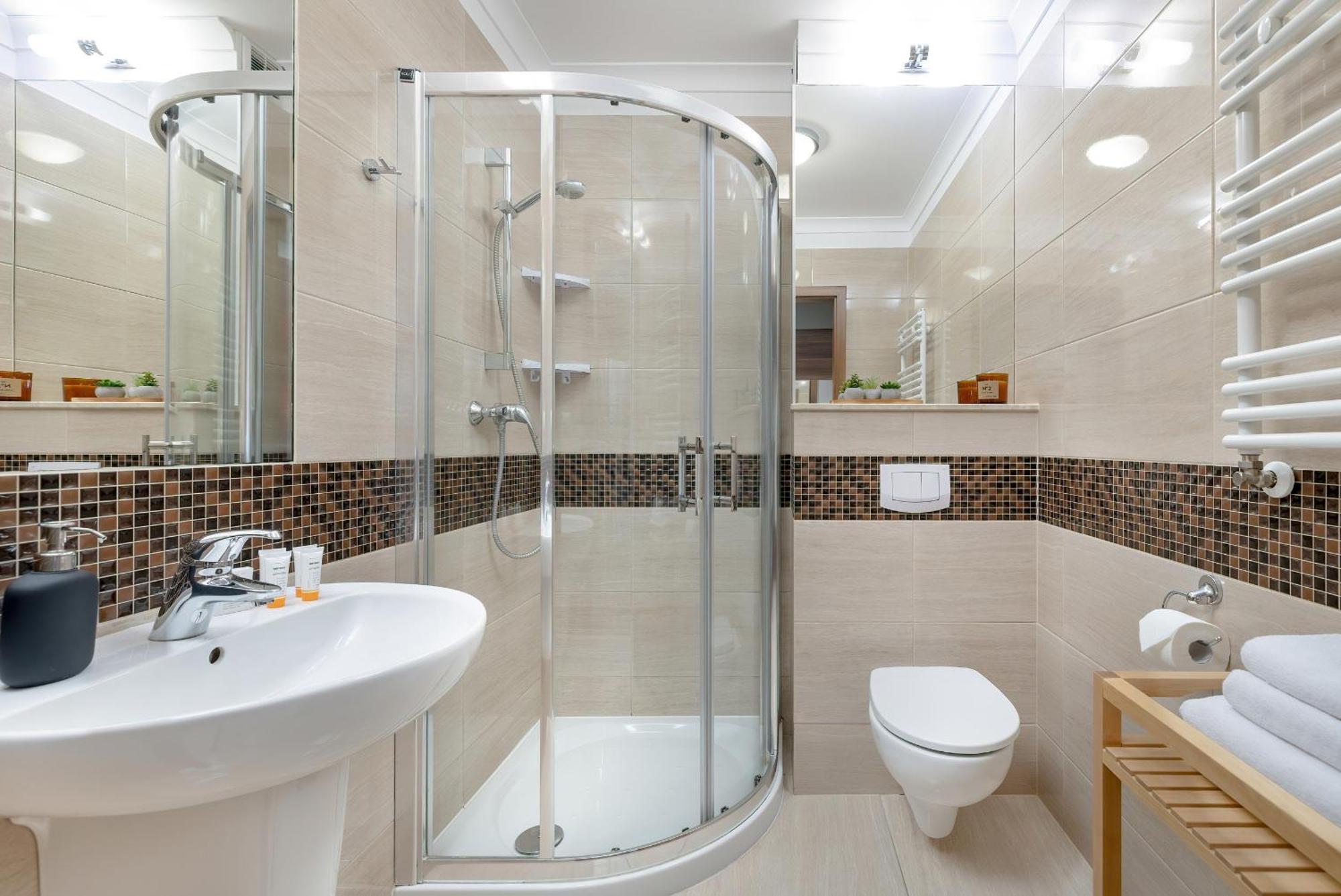 Modern With Balcony 650 M From The By Rent Like Leilighet